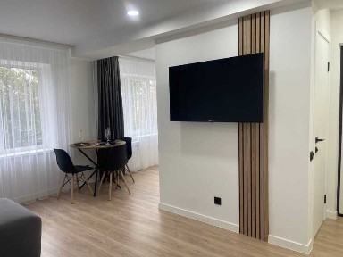 1к квартира з новим ремонтом біля метро!