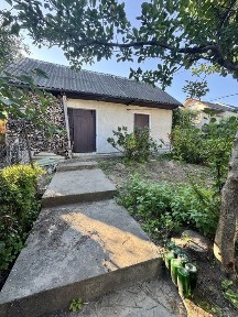 Продам житловий будинок з господарськими будівлями в м. Кременець Терно