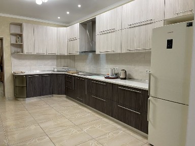 Сдам просторную 2х ком. квартиру (120м. кв) в Новострое на пер. Хантадзе