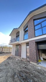 Збудований дуплекс с. Угорники, 143 м. кв, 3+ сотки землі