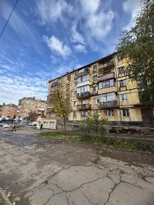 Продам Трехкомнатную квартиру на Артеме ул. Тесленко Саксаганский р-н.