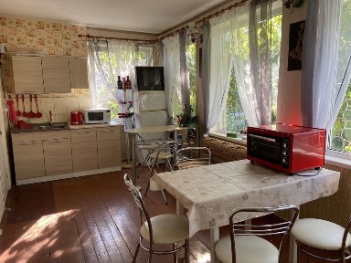 Гнідин, 8 Вишнева 64