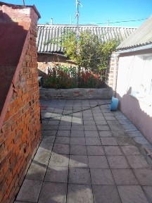 Продаж прловину будинку на Басах.