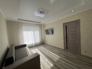 Оренда хорошоі квартири в новобудові.