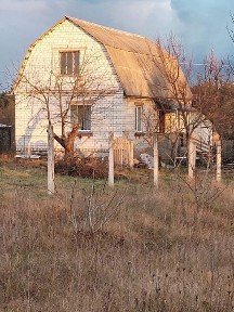 Продам будинок в с. Левків зі зручностями та банею + 35 соток землі.