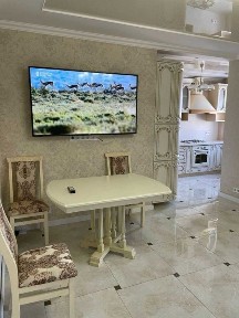 Простора квартира з шикарним євроремонтом на вул. Залізнична