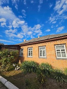 Продаж повноцінного будинку в центрі села Руська Поляна.