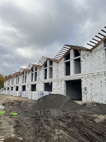 Таунхаус 90 м. кв. З паркомісцем та заднім подвірʼям