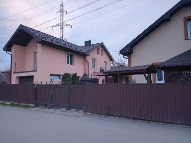 Оренда будинку біля озера, парку.