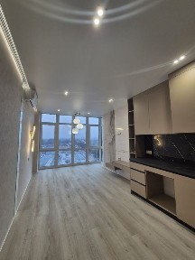 Продам квартиру з дизайнерських ремонтом