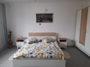 Свалява, Тиха 15