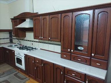 Оренда будинку з каміном.