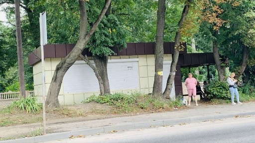 Магазин з зупинкою здам в оренду або продам