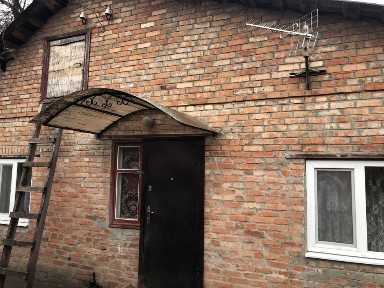 Продам квартиру в чотирьох квартирному будинку