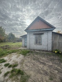 Продаж дачі біля води