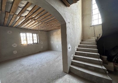 ВИГІДНА ПРОПОЗИЦІЯ! Добротний будинок у Корневі, є всі комунікації!