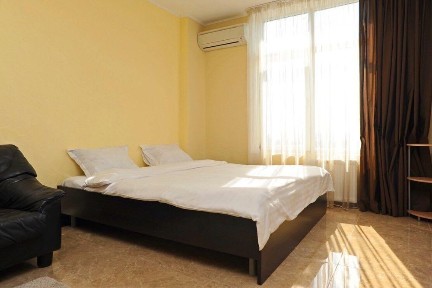 Оренда 1 к. квартири (євродвушка) вул Дніпровська Набережна 26 г (Новус)