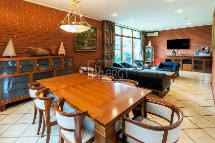 Резиденция с озером на территории Осокорки без комиссии