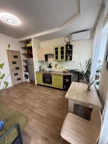 Продаж квартири метро Захистників України