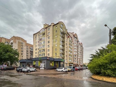 Продається простора 2-кімнатна квартира по вул. Галицька, 145А