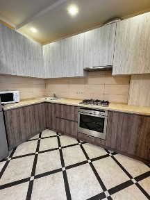 1кім в центрі міста вул. Височани