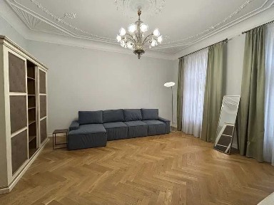 Оренда 4-кімнатної квартири вул. Стецька (бічна вул. І. Франка)