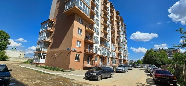 3 кімн. Новобудова по вул. Руській з цокольним приміщенням.