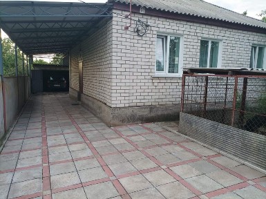 Продам будинок. Можливо по сертифікату. Не здається.