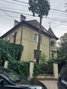 Здається окрема будівля 388 кв 3 поверха