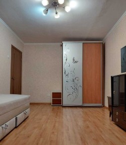 Продам 1 к. квартиру с капитальным ремонтом на Таирова. Средний этаж