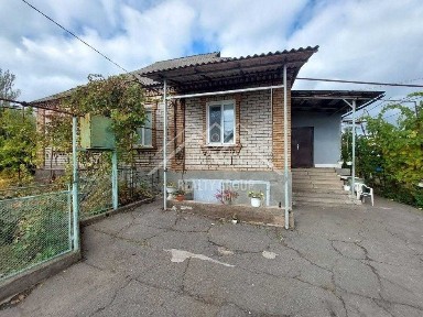 Продаж будинку з великою земельною ділянкою у ЦМ р-ні по вул. Толстого