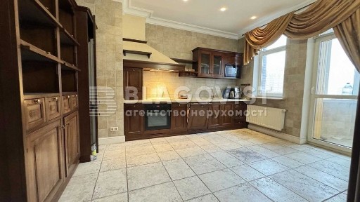 Продається 3 кімнатна квартира Коновальця 36 б