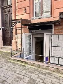 Приміщення біля Театральної площі, 55 м²