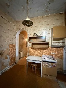 Продається 2 кімнатна квартира в центрі вул. Базарна