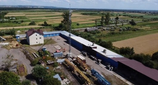 Будинок 467 м2 та склади 1500 м2