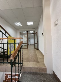 Продам або здам в орендутрьохповерхове комерційне приміщення