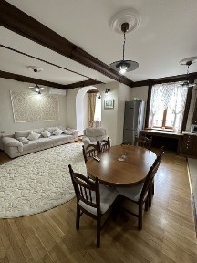 Сдам в аренду 3 комнатную двухъярусную квартиру Центр города