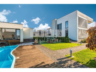 Продажа дома с бассейном в Киеве на берегу Днепра, Осокорки