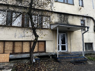 Всім. Здається офісне та пром приміщення поруч, можно окремо. Суми.