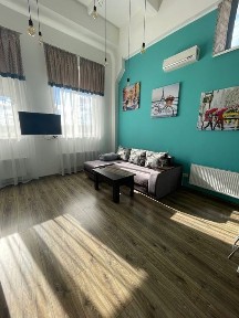 Двоповерхова квартира з авторським ремонтом