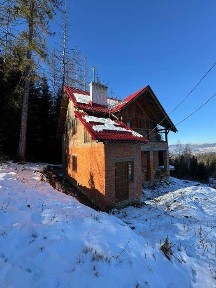 Карпати БУДИНОК з частковим ремонтом та комунікаціями в с. Микуличин