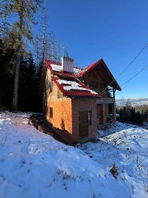 Карпати БУДИНОК з частковим ремонтом та комунікаціями в с. Микуличин