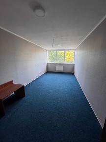 Кабінет з водою (власним санвузлом та душовою)