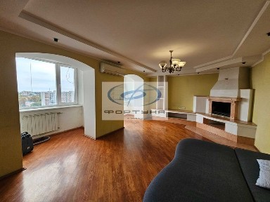 Величезна двохрівнева квартира із автономним опаленням, бул. Шевченка