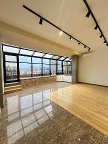 Продам шикарну 4х кв. тераса 54 м2 центр клубний буд. панорамні вікна