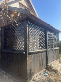 Продається будинок в центрально - міському районі.