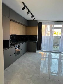 4-к. таунхаус 140 м2 з дизайнерським ремонтом та терасою