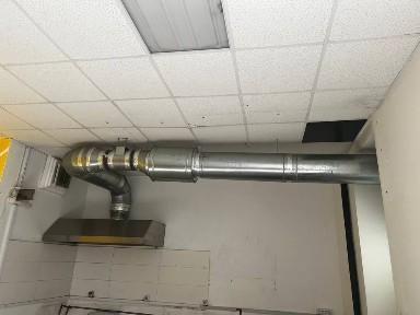 Центр. ЗУПИНКА. Вітрина 4,5 м висоти. Півд бульвар, 52м. кв