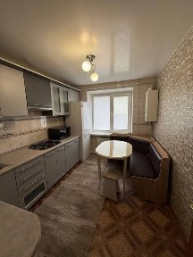 Здається 3-кімнатна квартира біля Зоряного ринку