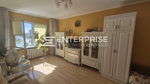 Продаж 1к. квартири з ремонтом, вул. Милославська, Троєщина